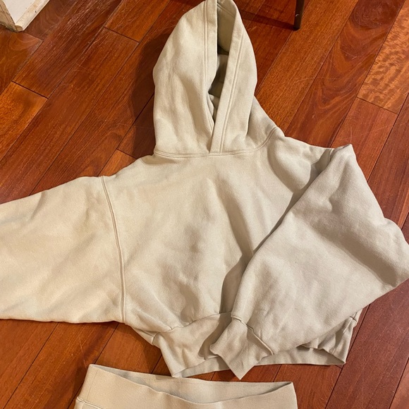 TNA SWEATSET (cozy fleece cropped hoodie with matching sweatpants) - Picture 3 of 9